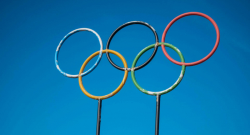 Caos Voli e Giochi Olimpici: Lo Scontro Totale tra Governo e Sindacati